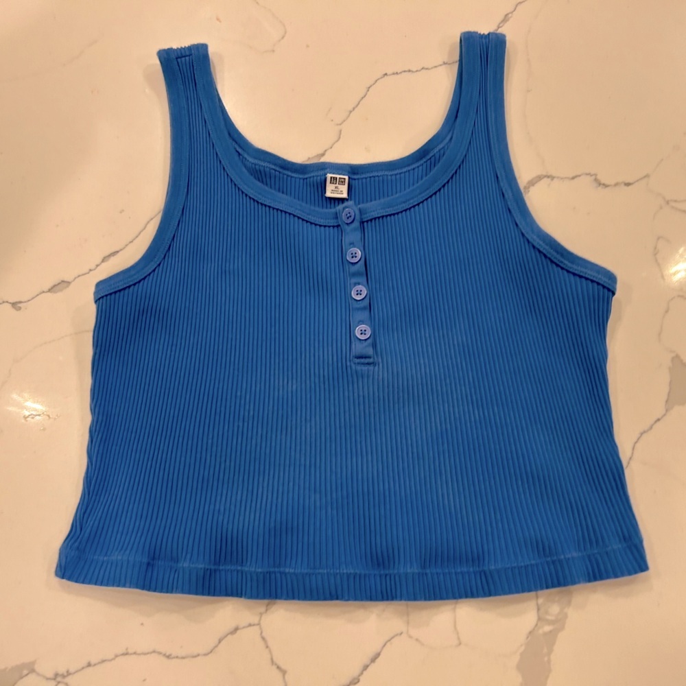 Women’s Uniqlo crop Henley tank size xl